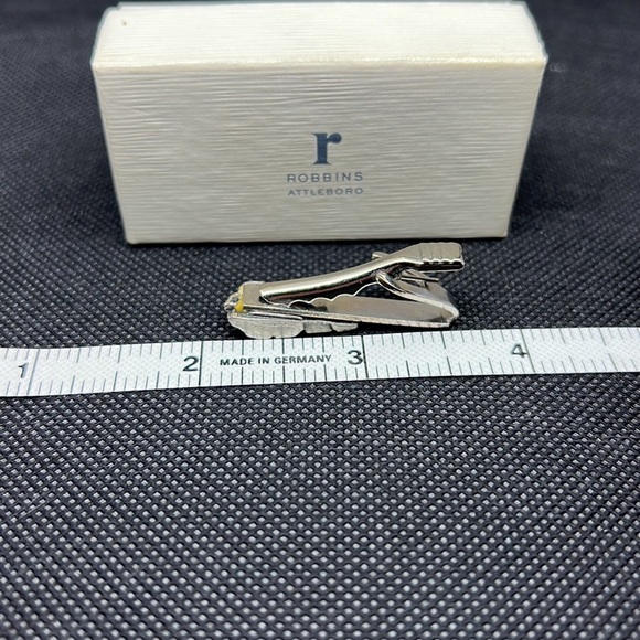 AVON Assorted Pins & Tie Clip - Picture 5 of 7